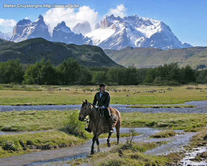 Torres del Paine - Horseman  Stefan Cruysberghs
